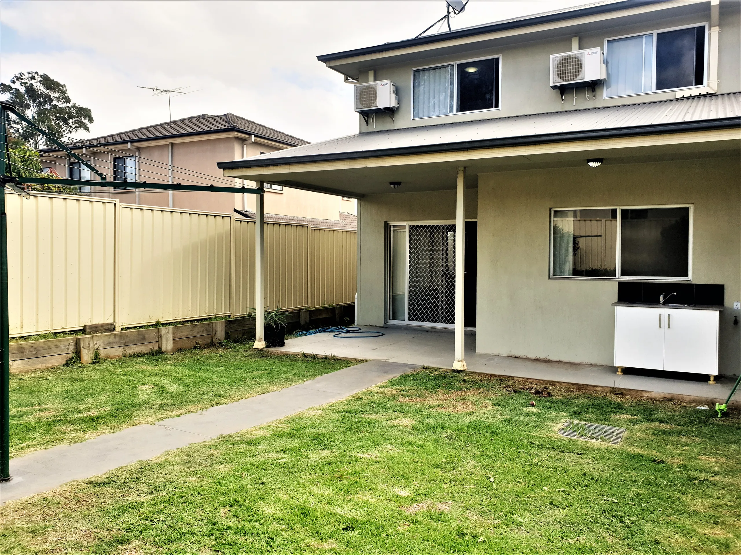 Spacious Student Home with Shared & Private Rooms Near Station & Western Sydney University